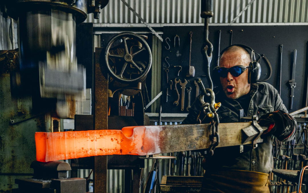 David Graham Steel Sculptor – Behind the Artist