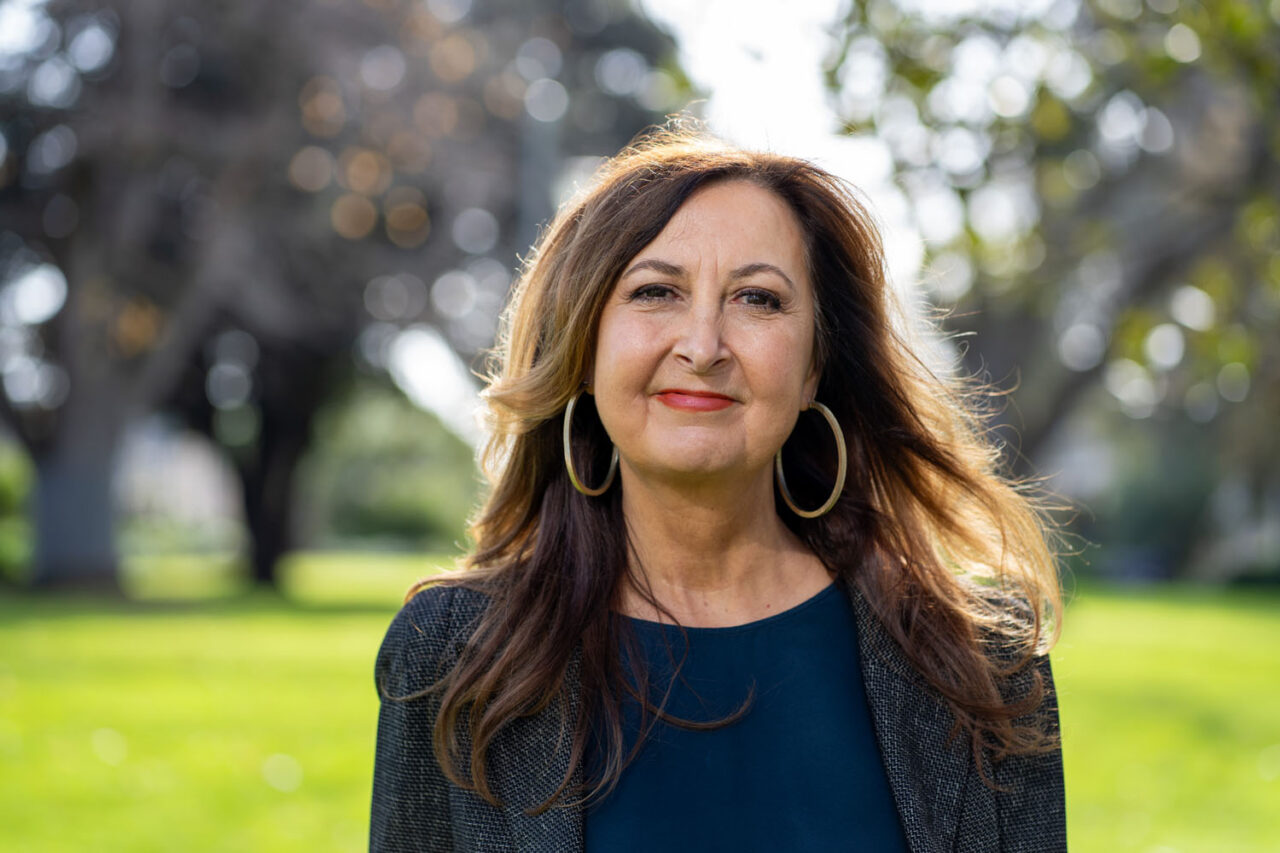 Natural outdoor portrait of a woman, photographed with an authentic and relaxed documentary approach
